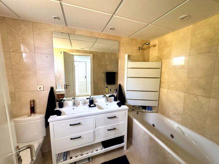 Image No.10-2 Bed Property for sale