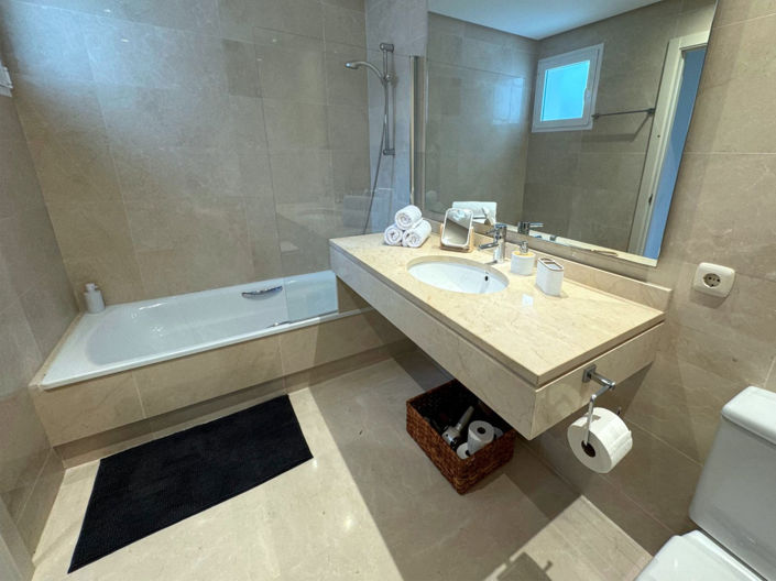 Image No.25-2 Bed Property for sale