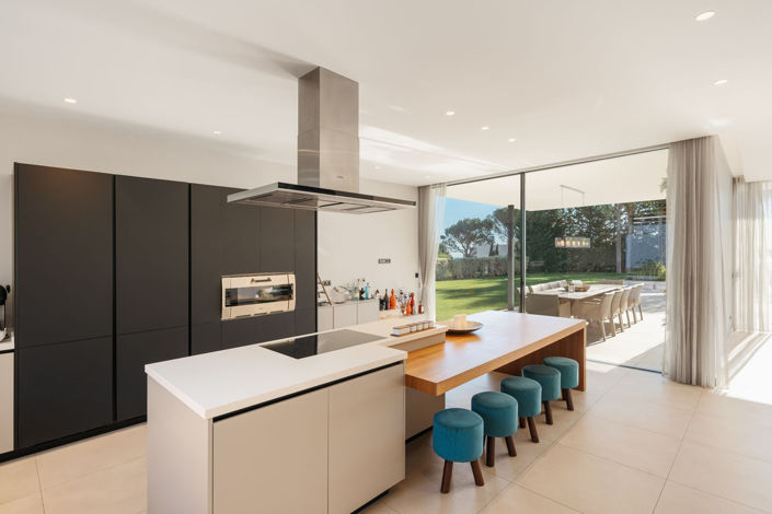 Image No.15-5 Bed Property for sale