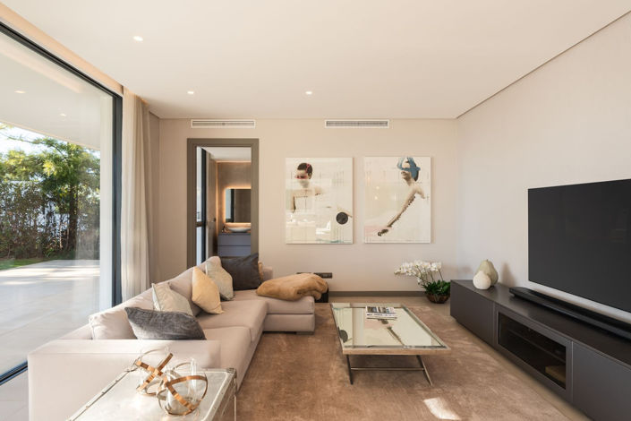 Image No.17-5 Bed Property for sale