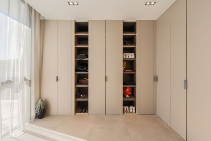 Image No.24-5 Bed Property for sale