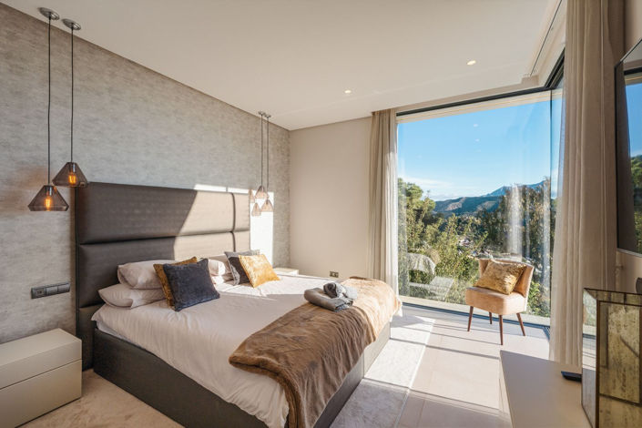 Image No.27-5 Bed Property for sale