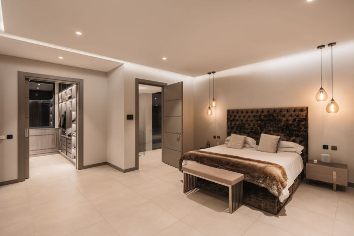 Image No.43-5 Bed Property for sale