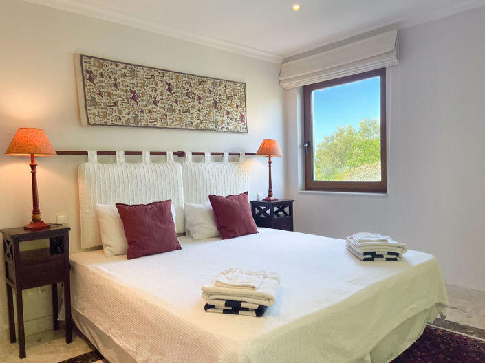 Image No.18-7 Bed Property for sale