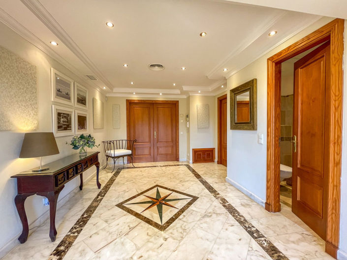 Image No.4-7 Bed Property for sale