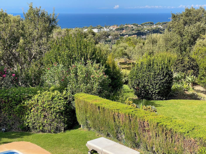 Image No.9-7 Bed Property for sale