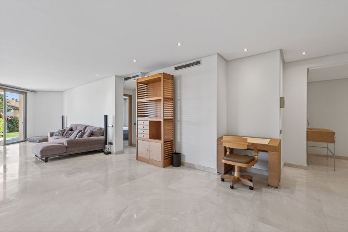 Image No.11-2 Bed Property for sale