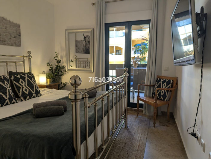 Image No.17-3 Bed Property for sale