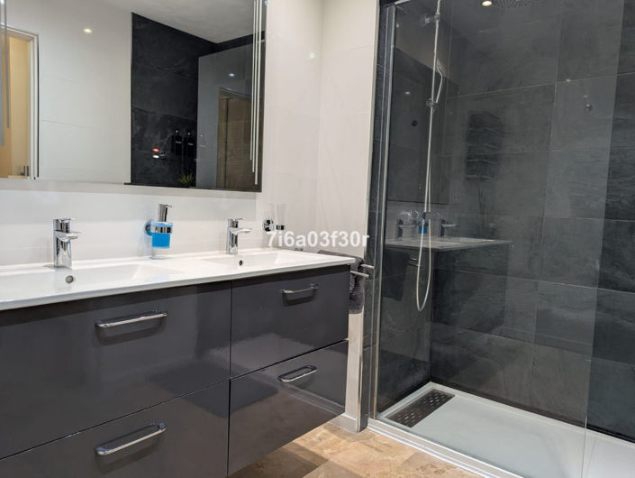 Image No.21-3 Bed Property for sale