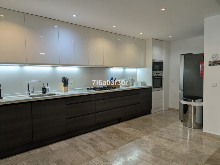 Image No.8-3 Bed Property for sale