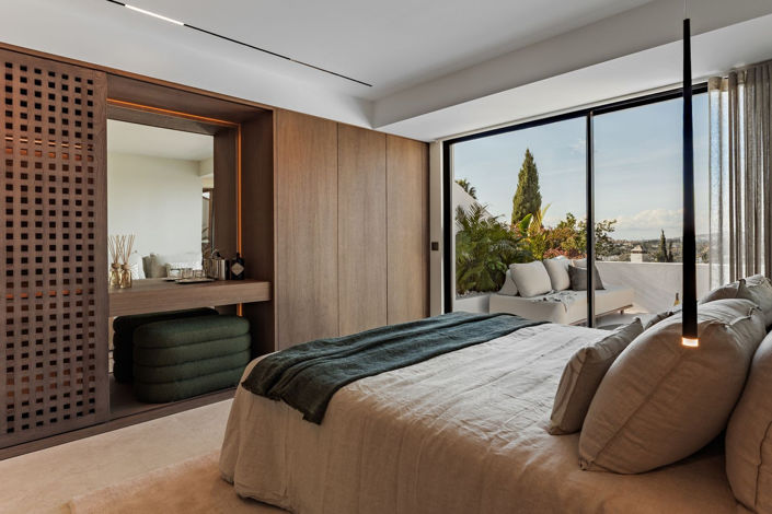 Image No.12-3 Bed Property for sale