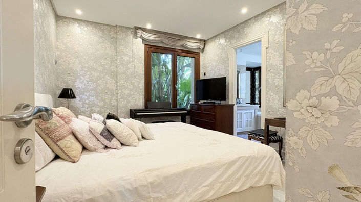 Image No.13-3 Bed Property for sale