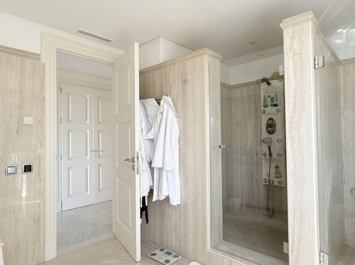 Image No.15-3 Bed Property for sale