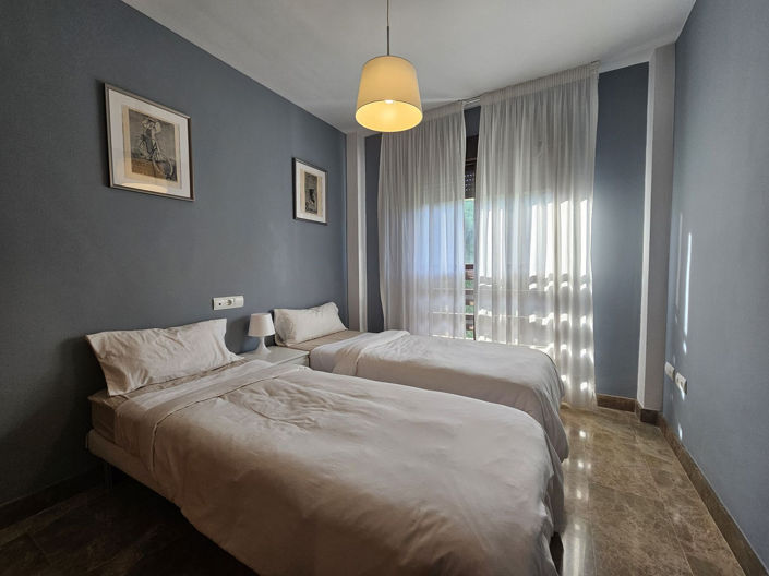 Image No.14-3 Bed Property for sale