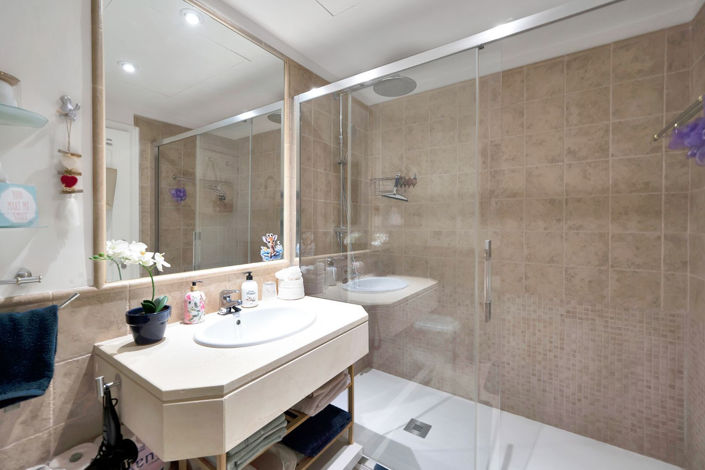 Image No.22-2 Bed Property for sale