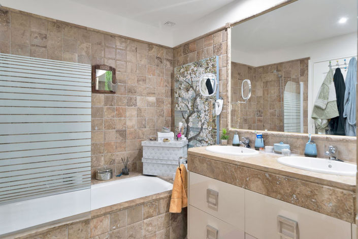 Image No.25-2 Bed Property for sale