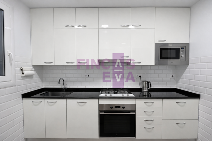 Image No.11-3 Bed Property for sale