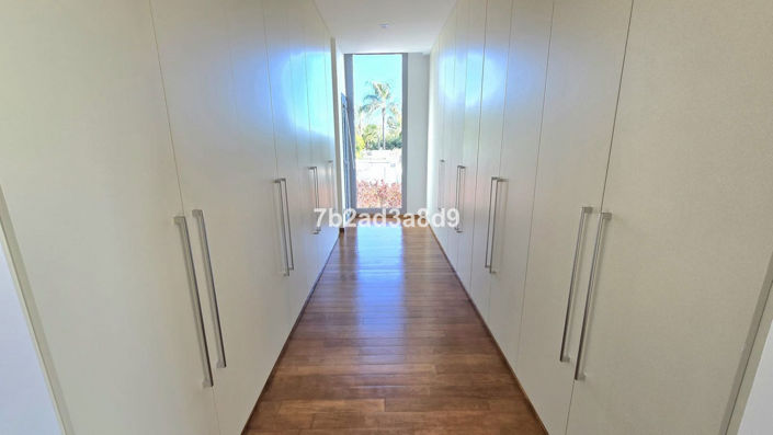 Image No.11-5 Bed Property for sale