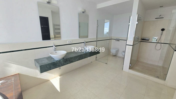 Image No.13-5 Bed Property for sale