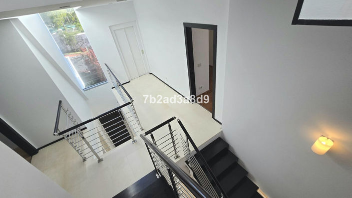 Image No.15-5 Bed Property for sale