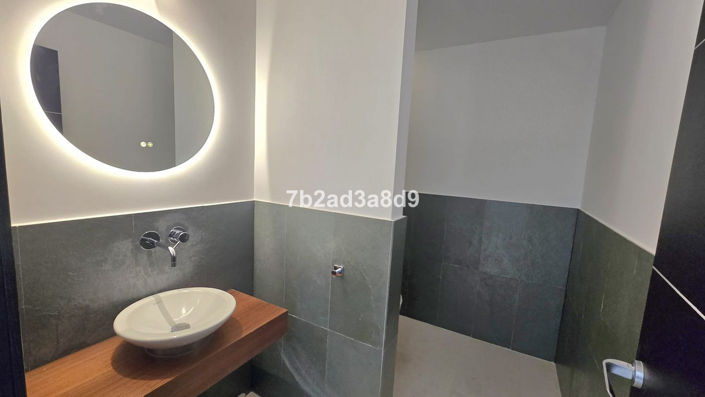Image No.16-5 Bed Property for sale