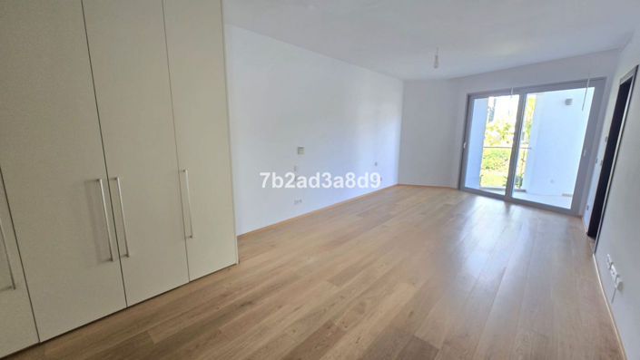 Image No.17-5 Bed Property for sale