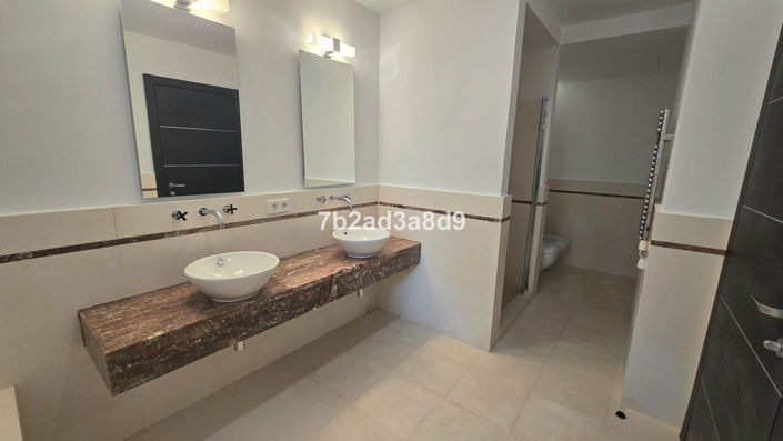 Image No.19-5 Bed Property for sale