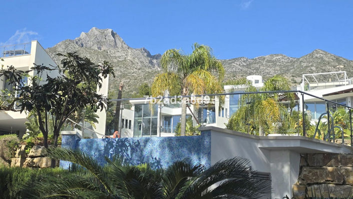 Image No.2-5 Bed Property for sale