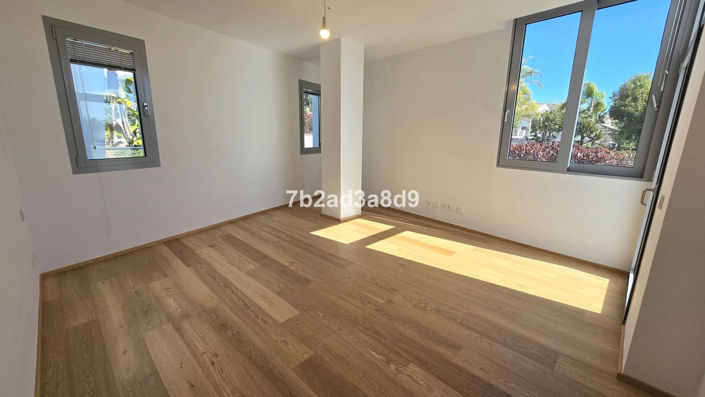 Image No.22-5 Bed Property for sale