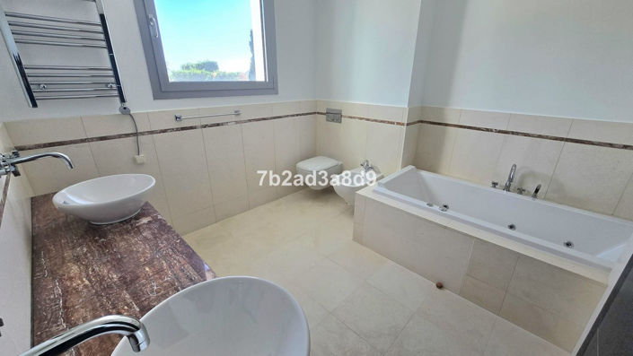 Image No.23-5 Bed Property for sale