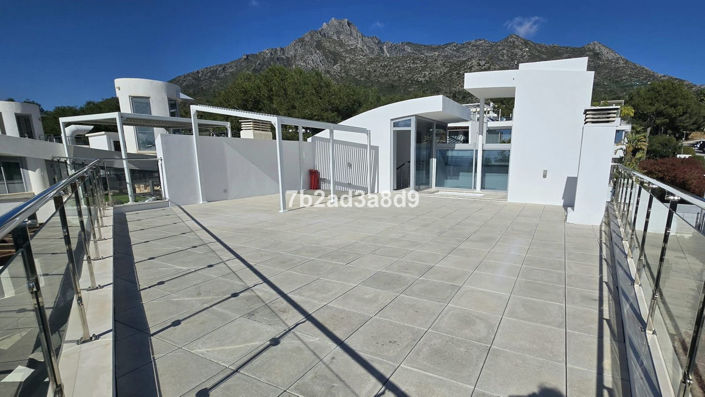 Image No.31-5 Bed Property for sale