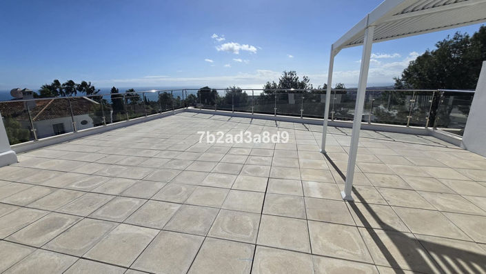 Image No.32-5 Bed Property for sale