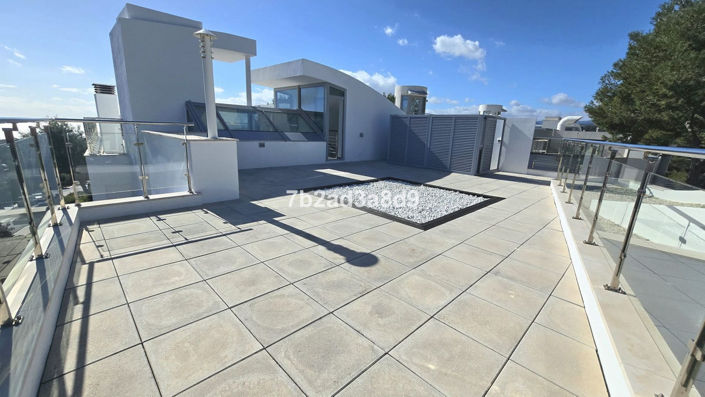 Image No.37-5 Bed Property for sale