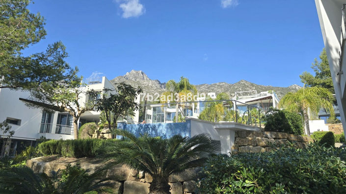 Image No.38-5 Bed Property for sale