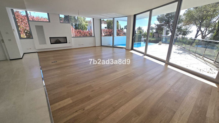 Image No.4-5 Bed Property for sale