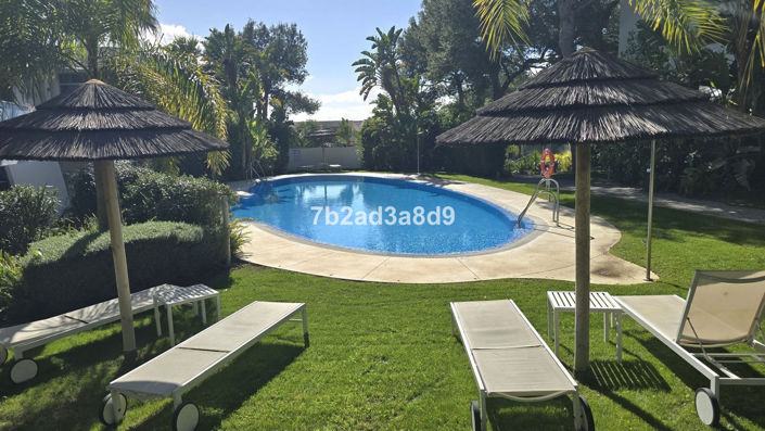 Image No.40-5 Bed Property for sale