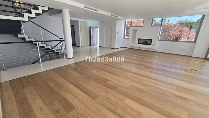 Image No.5-5 Bed Property for sale