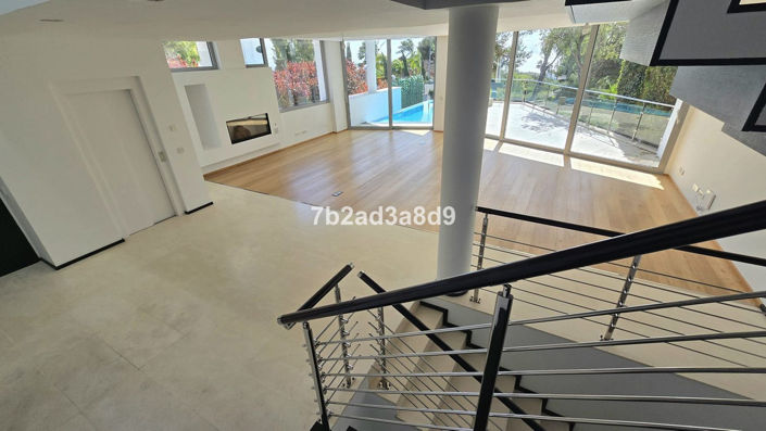 Image No.7-5 Bed Property for sale