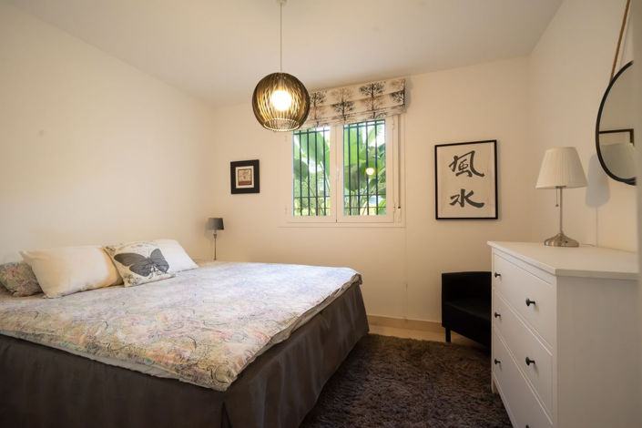 Image No.10-2 Bed Property for sale