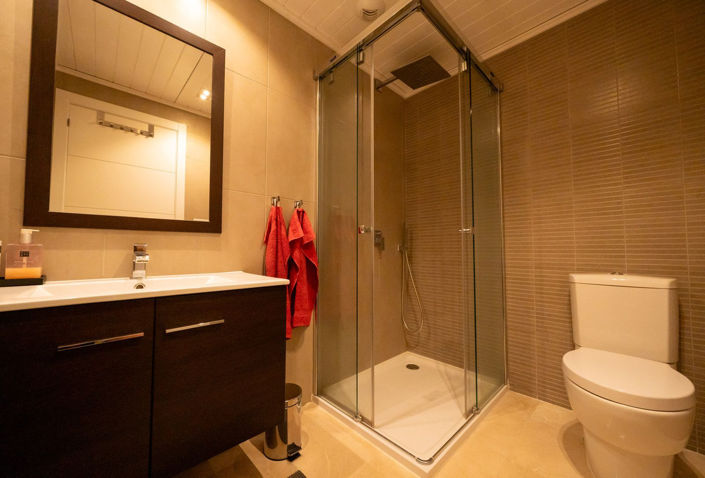 Image No.11-2 Bed Property for sale