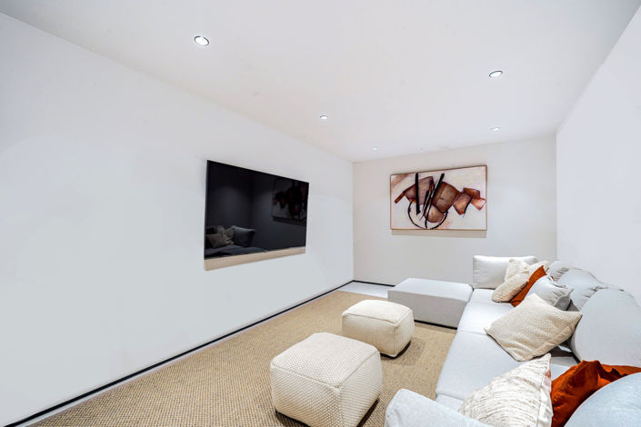 Image No.20-5 Bed Property for sale