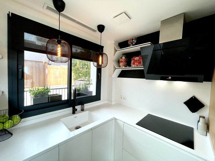 Image No.17-3 Bed Property for sale