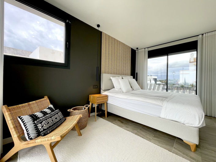 Image No.19-3 Bed Property for sale