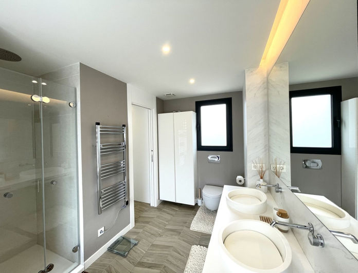 Image No.22-3 Bed Property for sale