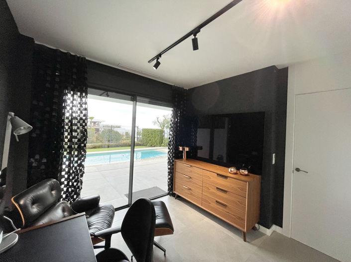 Image No.38-3 Bed Property for sale