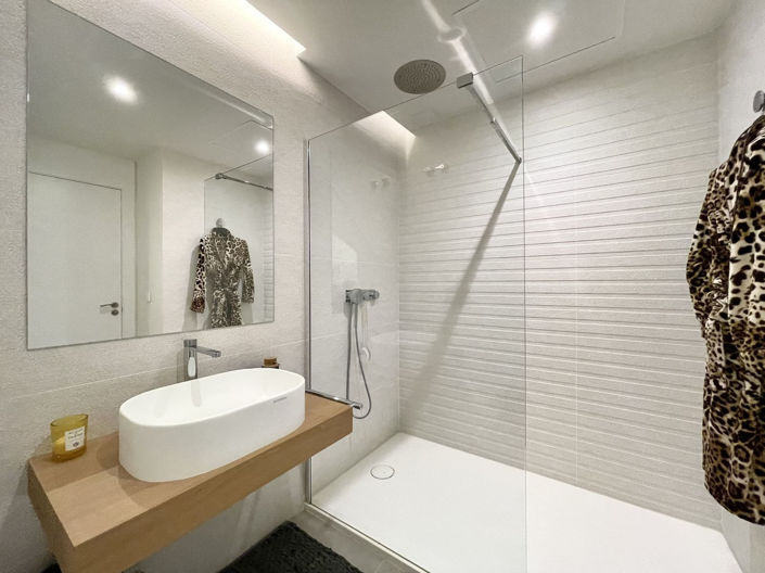 Image No.40-3 Bed Property for sale