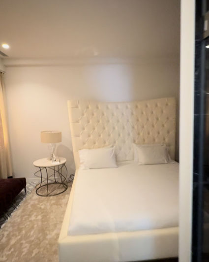 Image No.14-5 Bed Property for sale