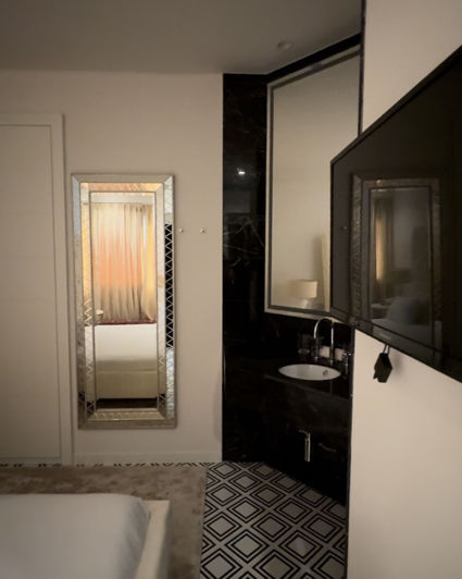 Image No.15-5 Bed Property for sale