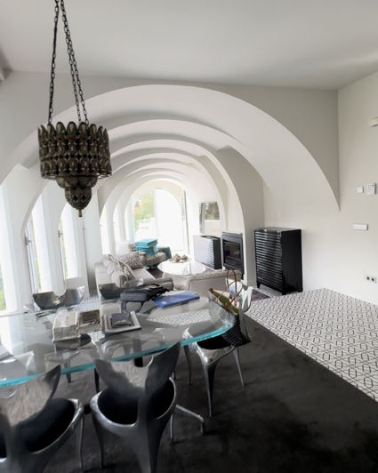 Image No.2-5 Bed Property for sale