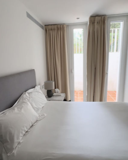 Image No.20-5 Bed Property for sale